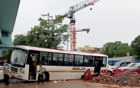 Metro Site Wall Collapses in Vasant Kunj